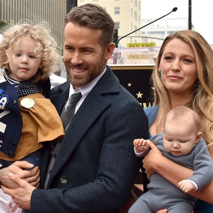 Discover The Exact Age Of Ryan Reynolds' Daughter - Comprehensive Guide
