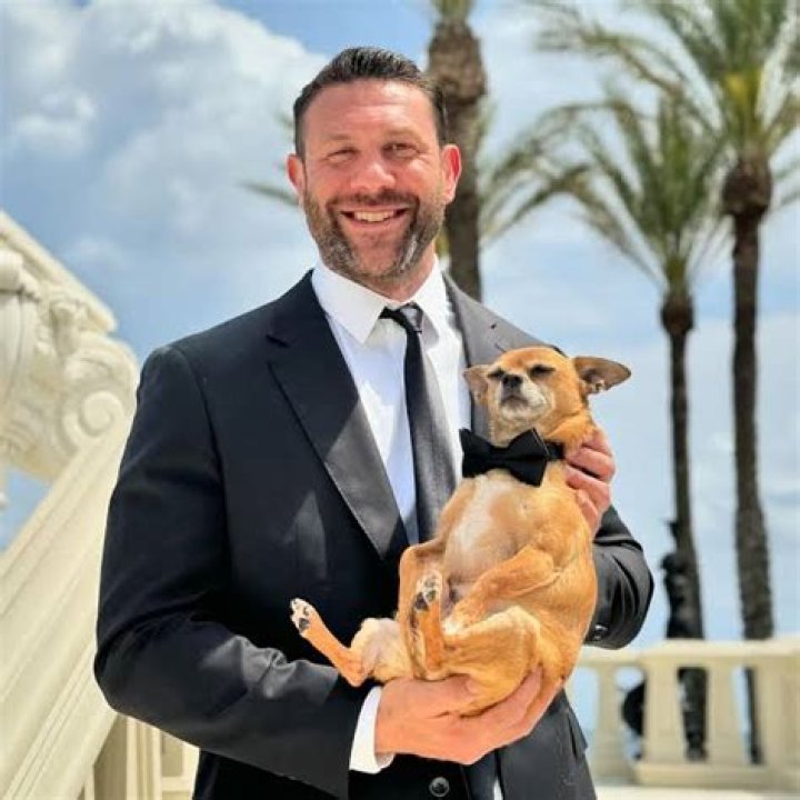 Is Lee Asher Dating: The Love Life Of The Renowned Musician Unveiled