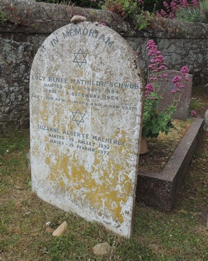 Discover Lucy Renee's Captivating Work In The Art World